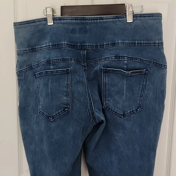 Hybrid & Company Skinny Jeans - Picture 10 of 13